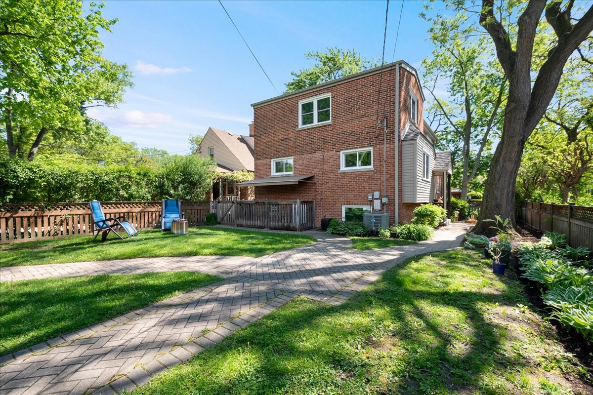 6850 N LOWELL Avenue, Lincolnwood, IL 60712