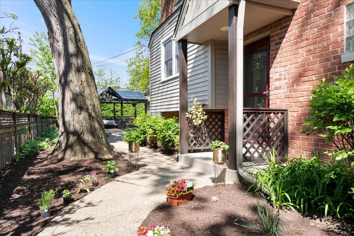 6850 N LOWELL Avenue, Lincolnwood, IL 60712