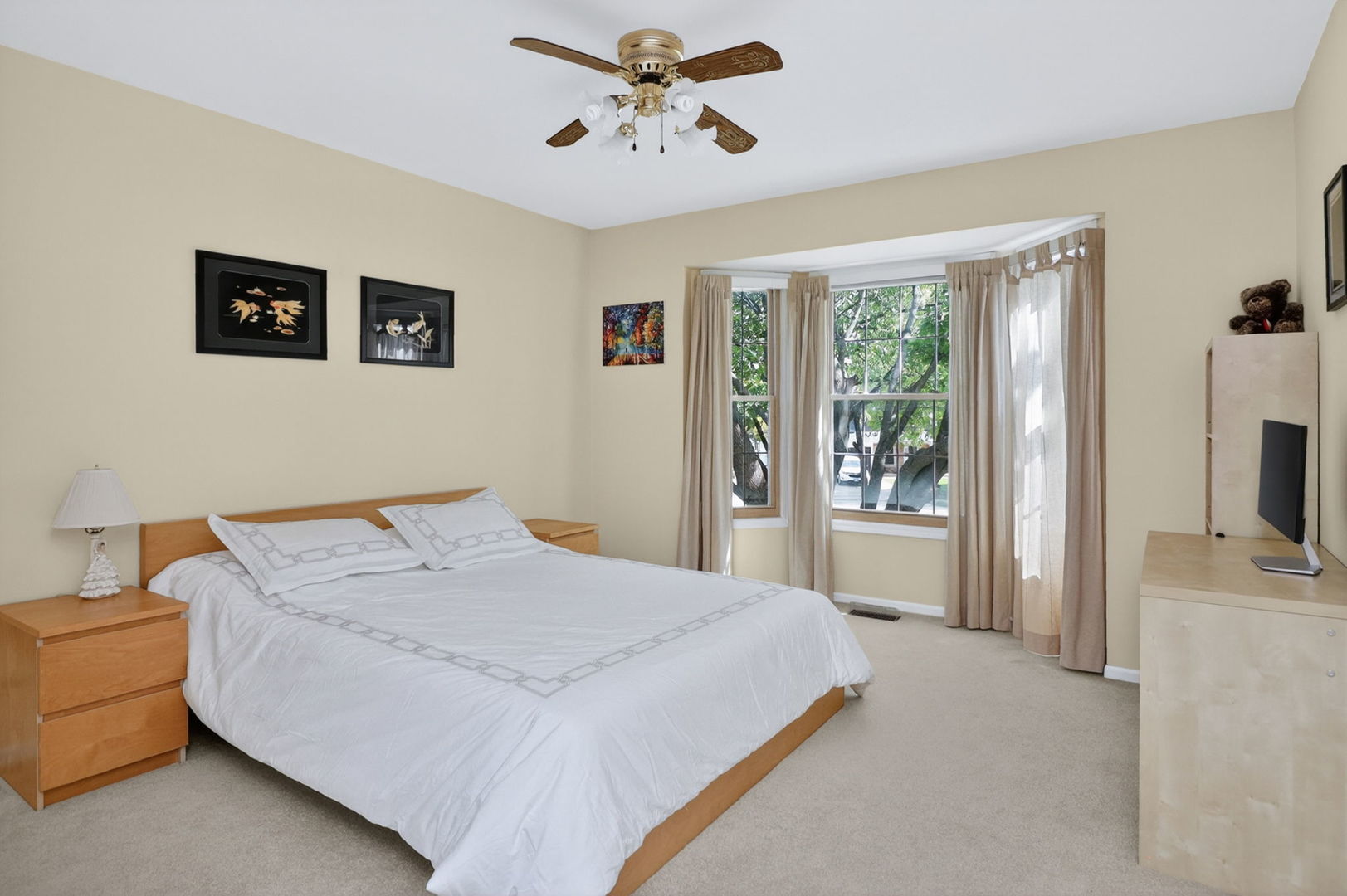 337 W SCARBOROUGH Court, Bloomingdale, IL 60108