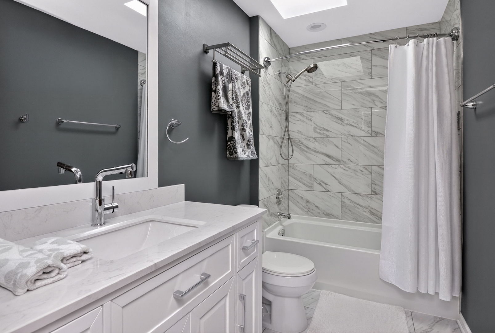337 W SCARBOROUGH Court, Bloomingdale, IL 60108