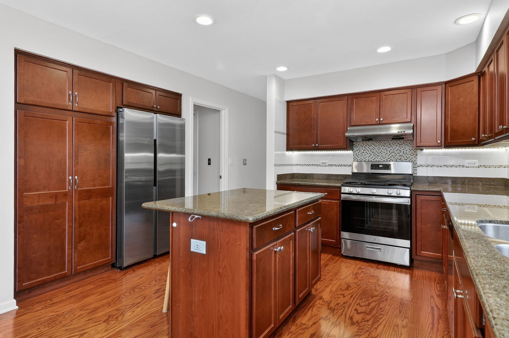 337 W SCARBOROUGH Court, Bloomingdale, IL 60108