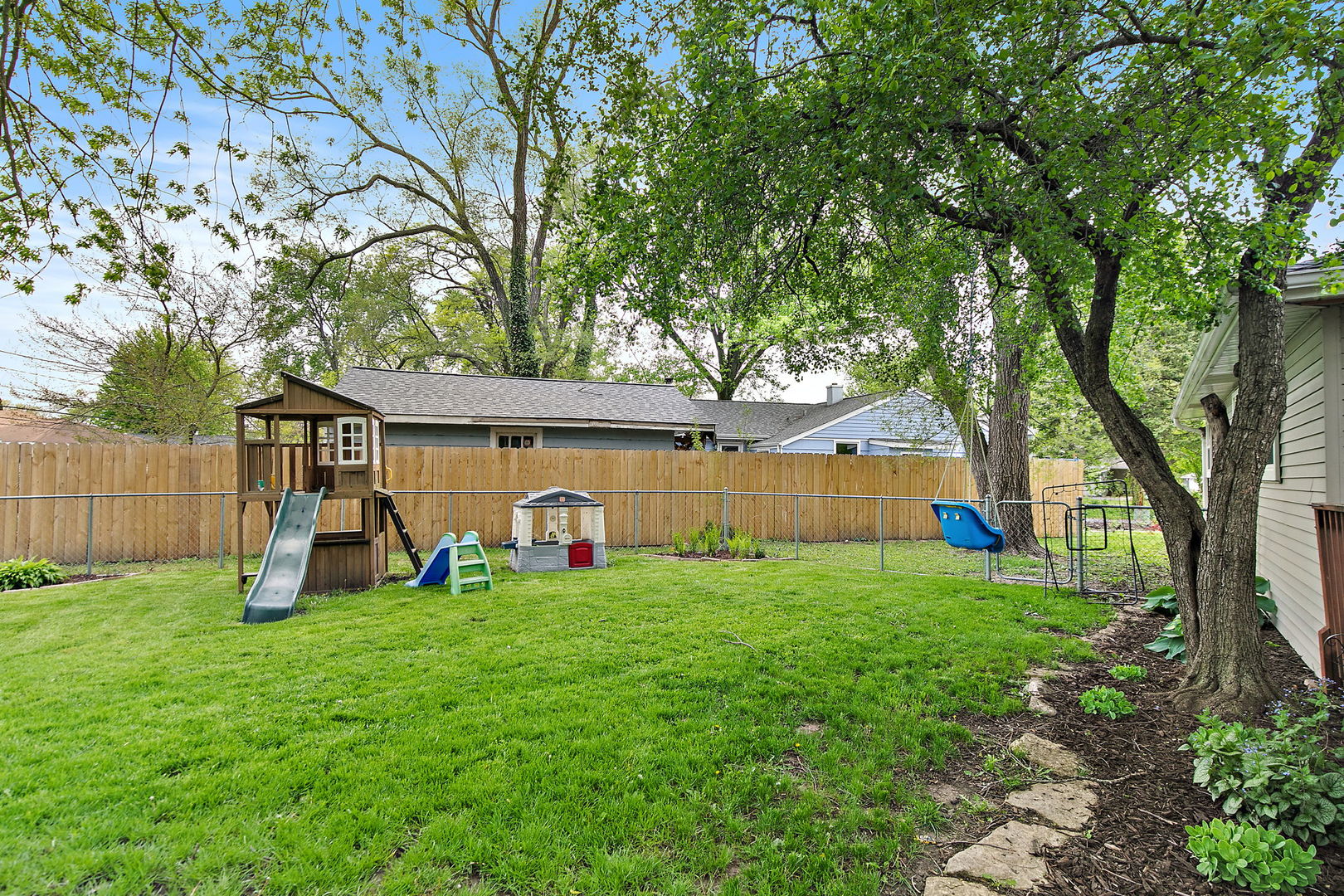2901 Stork Court, Rolling Meadows, IL 60008