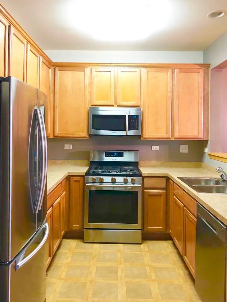 2575 Hillsboro Boulevard, Aurora, IL 60503