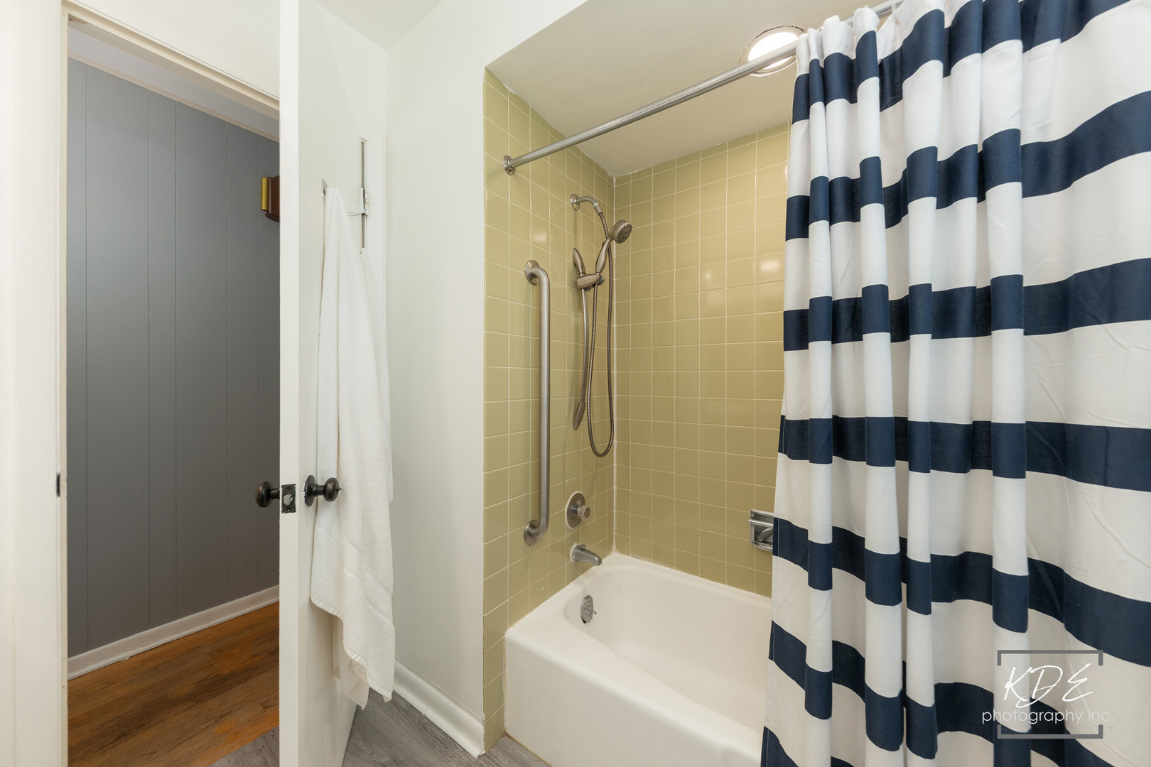 411 E Weathersfield Way, Schaumburg, IL 60193