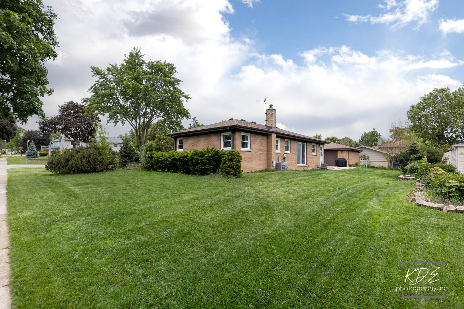 411 E Weathersfield Way, Schaumburg, IL 60193