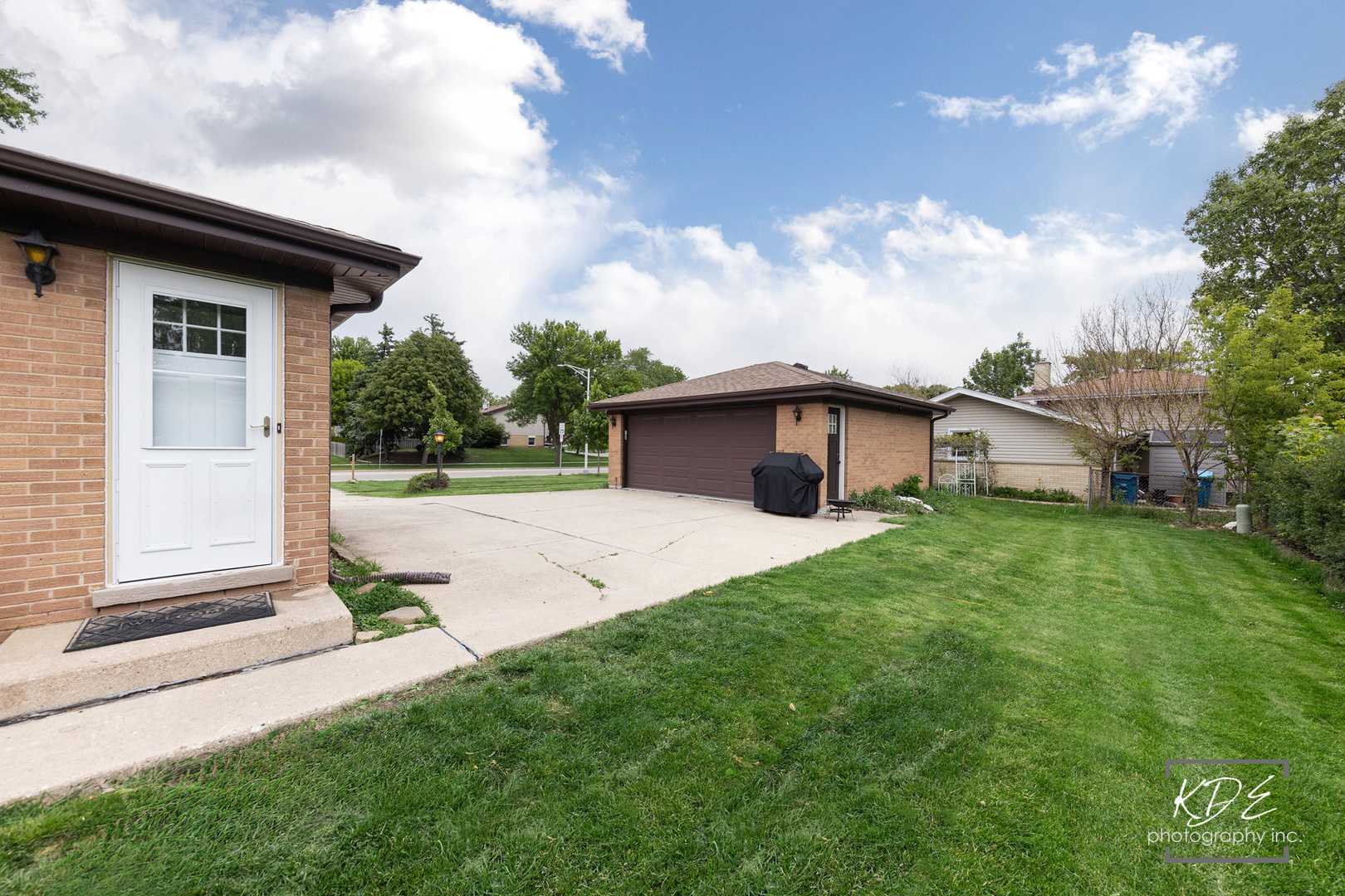 411 E Weathersfield Way, Schaumburg, IL 60193