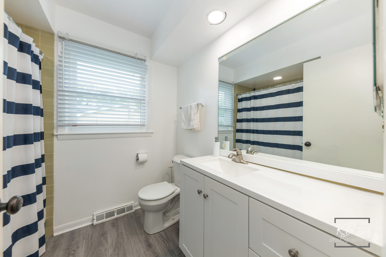 411 E Weathersfield Way, Schaumburg, IL 60193