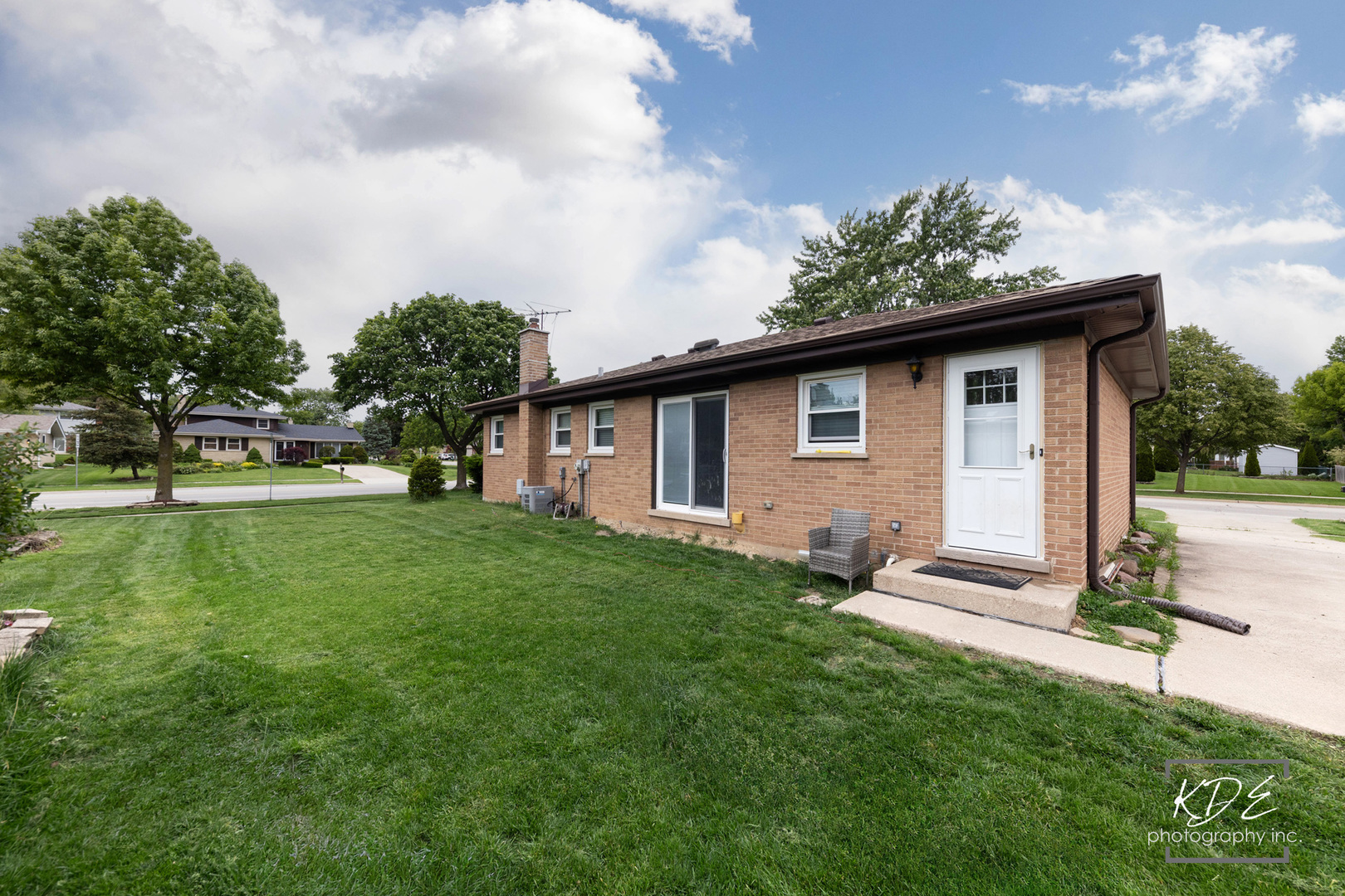 411 E Weathersfield Way, Schaumburg, IL 60193