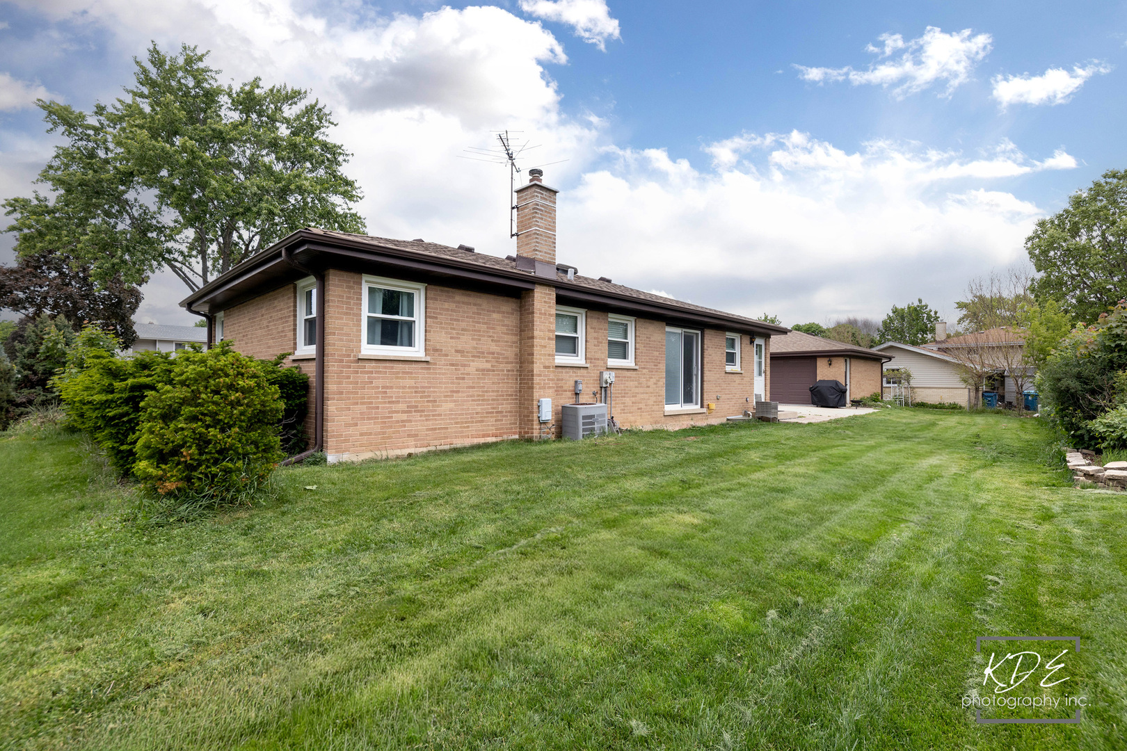 411 E Weathersfield Way, Schaumburg, IL 60193
