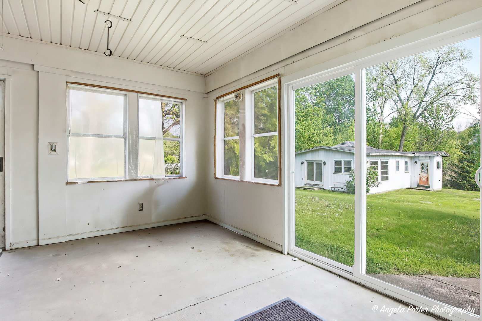 42177 N Lake Avenue, Antioch, IL 60002