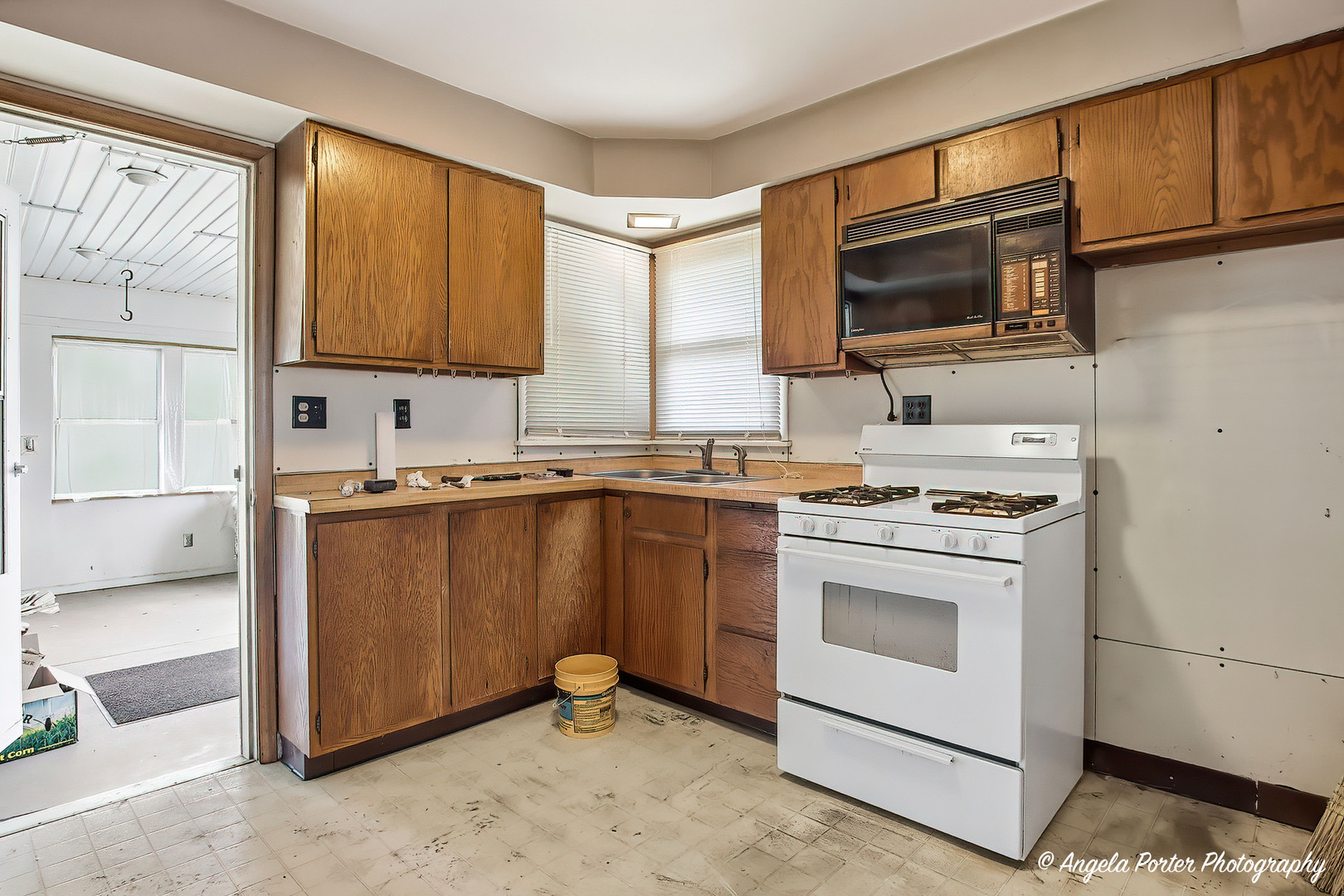 42177 N Lake Avenue, Antioch, IL 60002