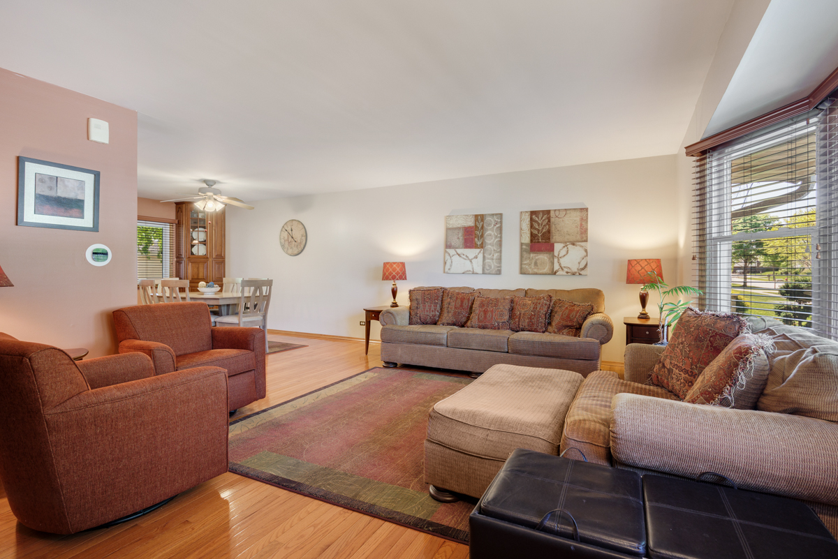 1477 William Clifford Lane, Elk Grove Village, IL 60007