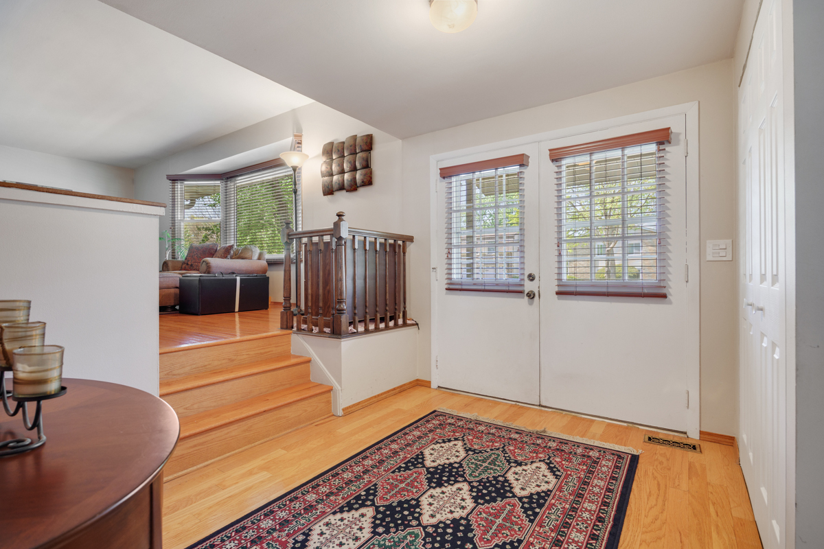 1477 William Clifford Lane, Elk Grove Village, IL 60007