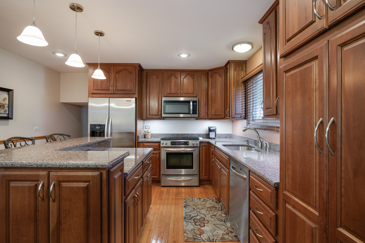 1477 William Clifford Lane, Elk Grove Village, IL 60007