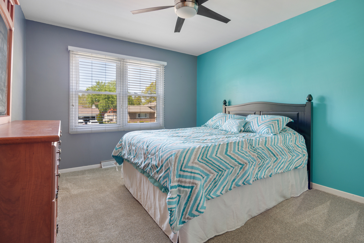 1477 William Clifford Lane, Elk Grove Village, IL 60007