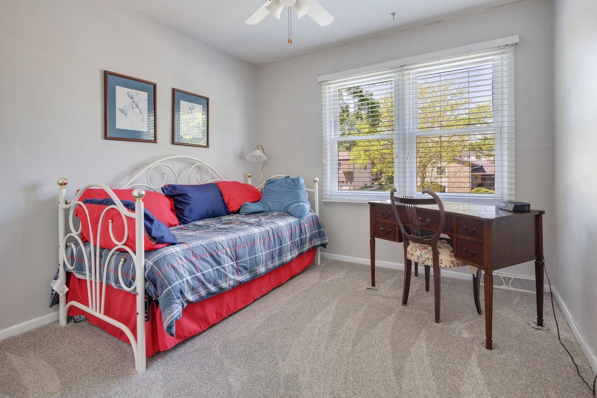 1477 William Clifford Lane, Elk Grove Village, IL 60007