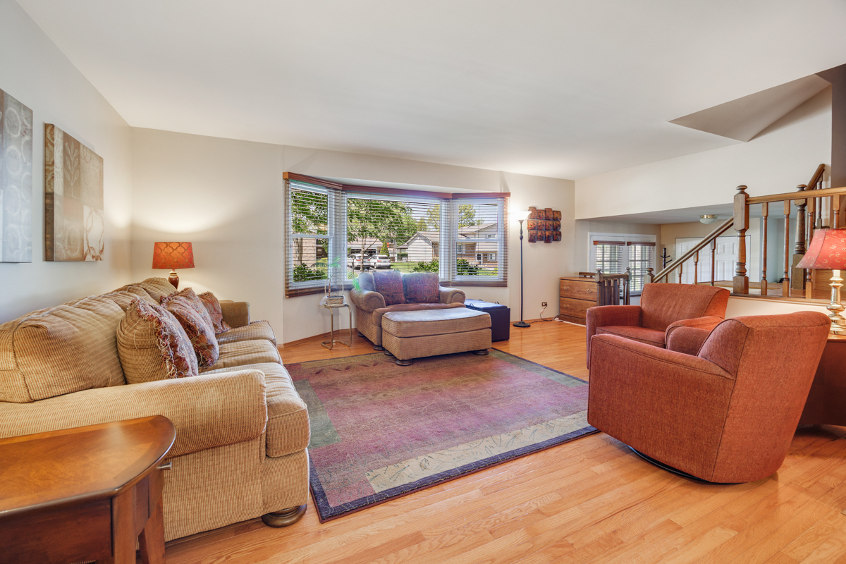 1477 William Clifford Lane, Elk Grove Village, IL 60007