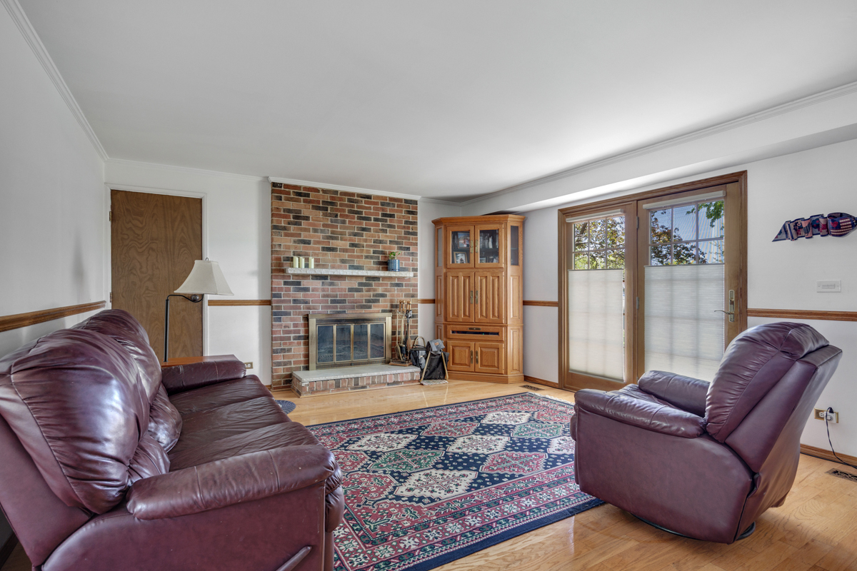 1477 William Clifford Lane, Elk Grove Village, IL 60007