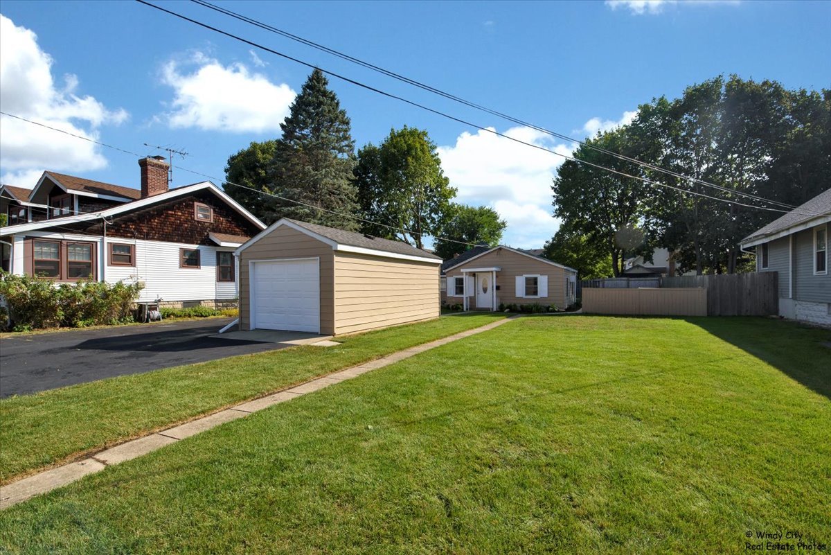 115 Grant Street, Barrington, IL 60010