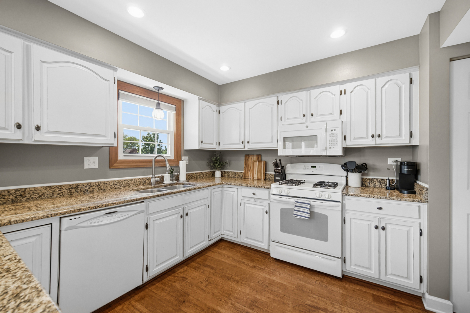 1188 Brookstone Drive, Carol Stream, IL 60188