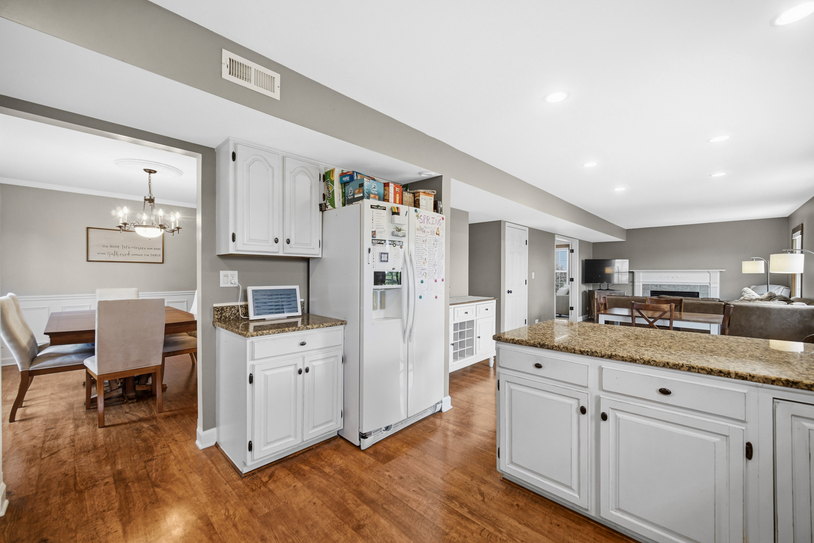 1188 Brookstone Drive, Carol Stream, IL 60188