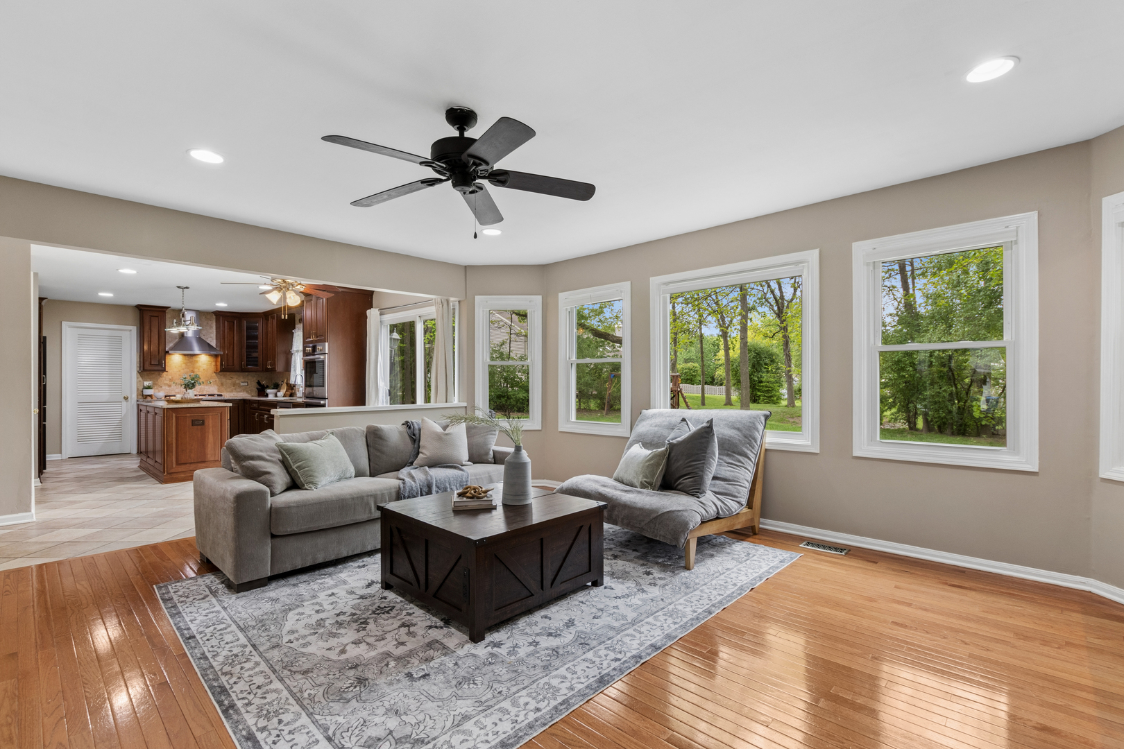 914 Hartford Drive, Gurnee, IL 60031