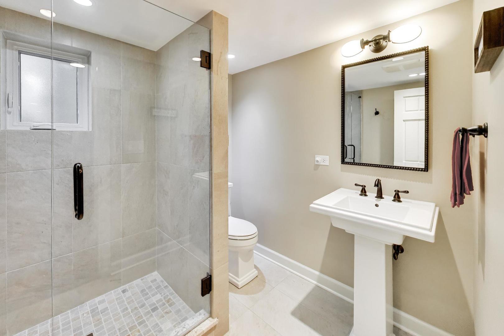 1311 E Woodford Place, Arlington Heights, IL 60004