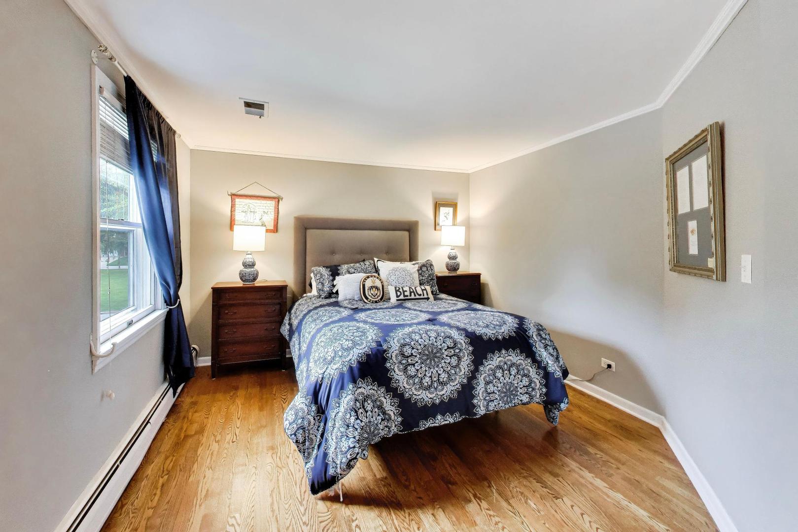 1311 E Woodford Place, Arlington Heights, IL 60004