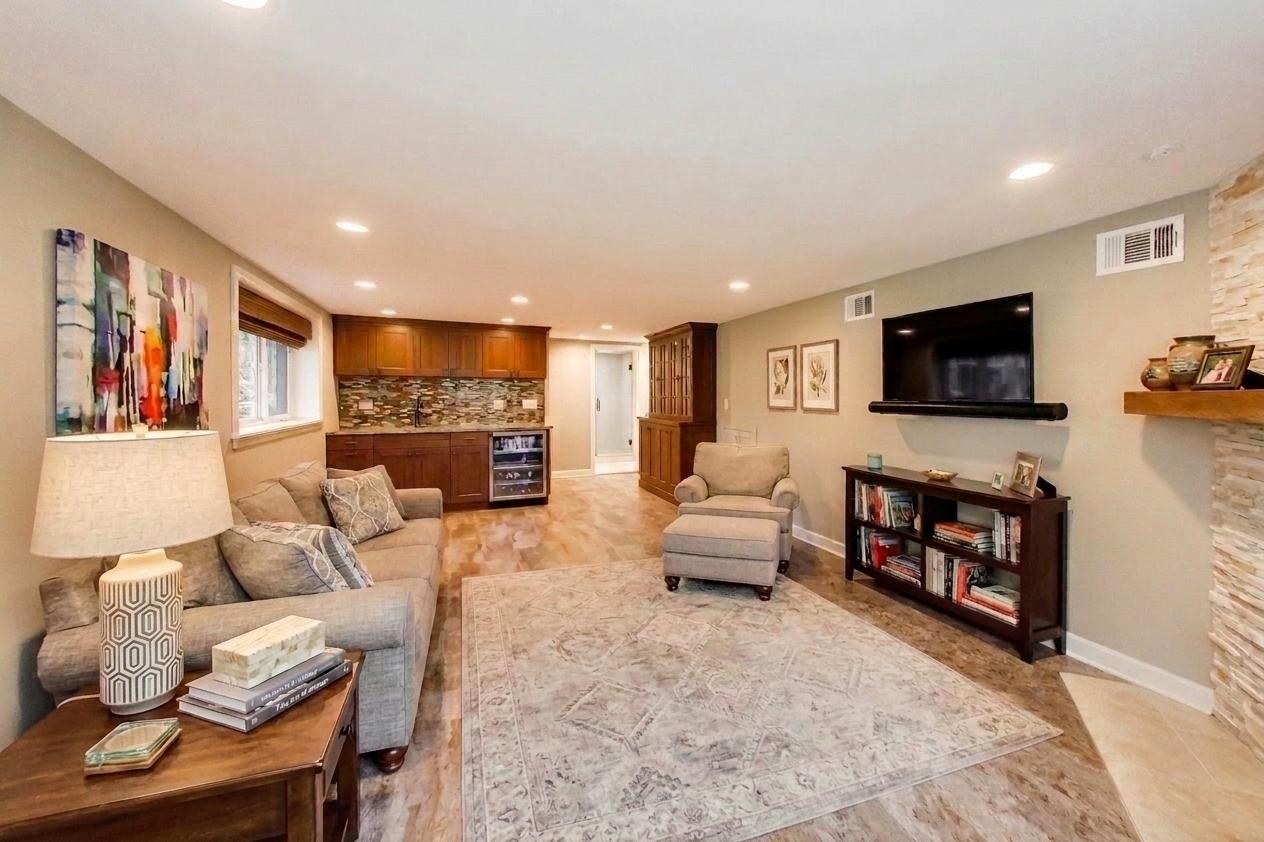 1311 E Woodford Place, Arlington Heights, IL 60004