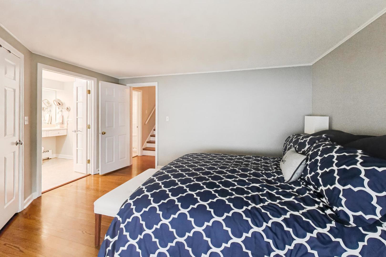 1311 E Woodford Place, Arlington Heights, IL 60004