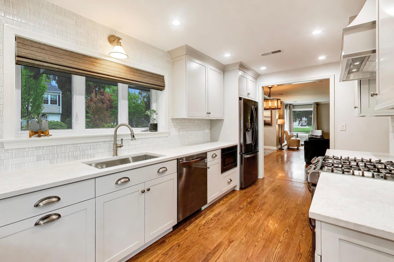 1311 E Woodford Place, Arlington Heights, IL 60004