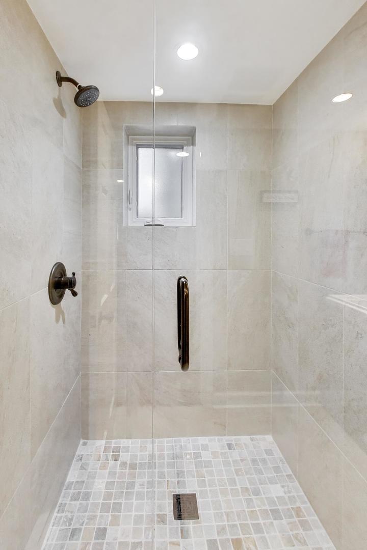 1311 E Woodford Place, Arlington Heights, IL 60004