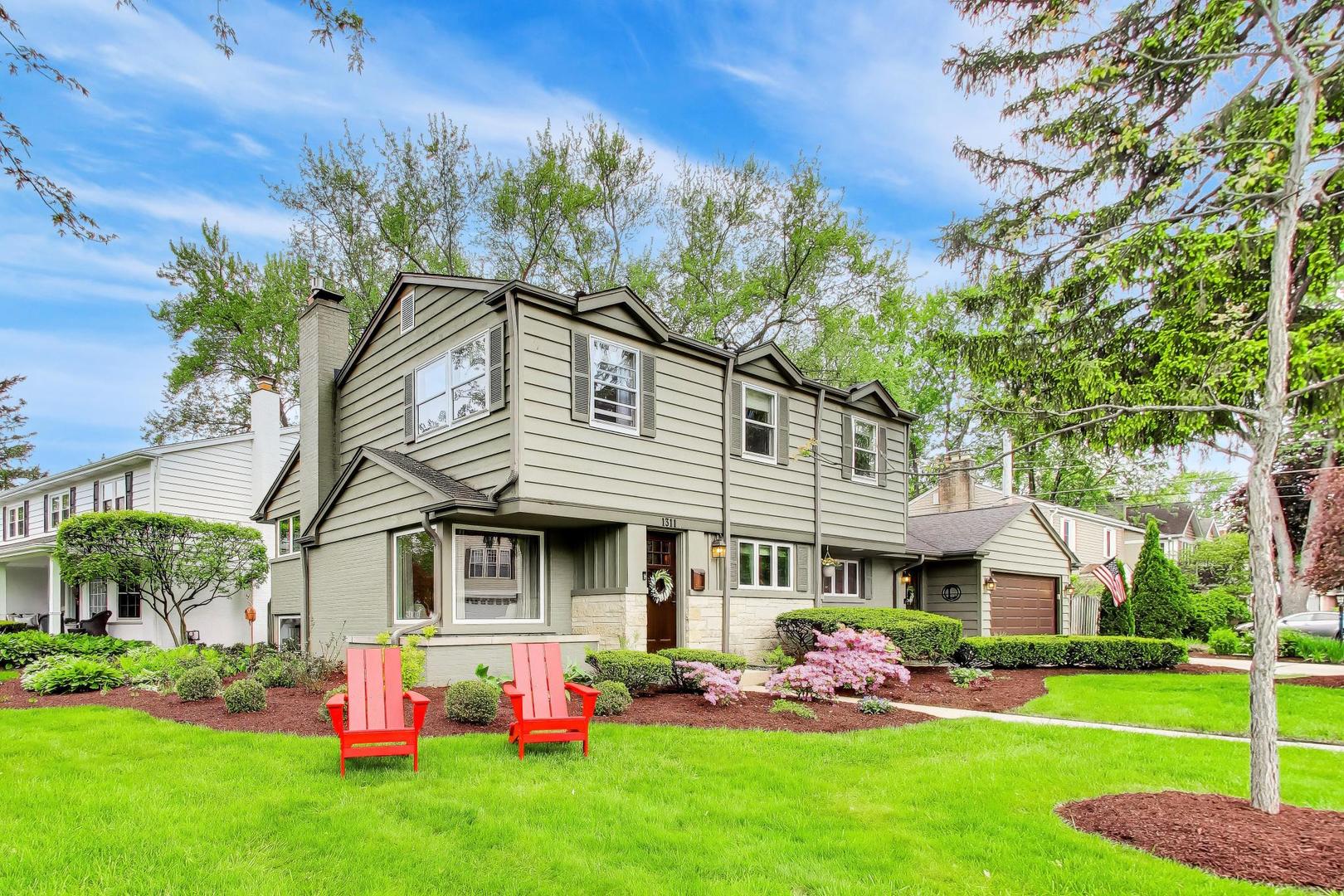 1311 E Woodford Place, Arlington Heights, IL 60004