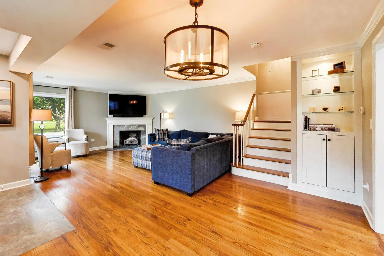 1311 E Woodford Place, Arlington Heights, IL 60004