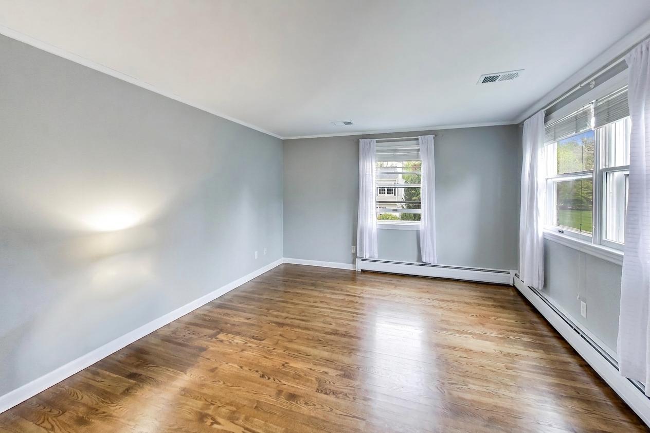 1311 E Woodford Place, Arlington Heights, IL 60004