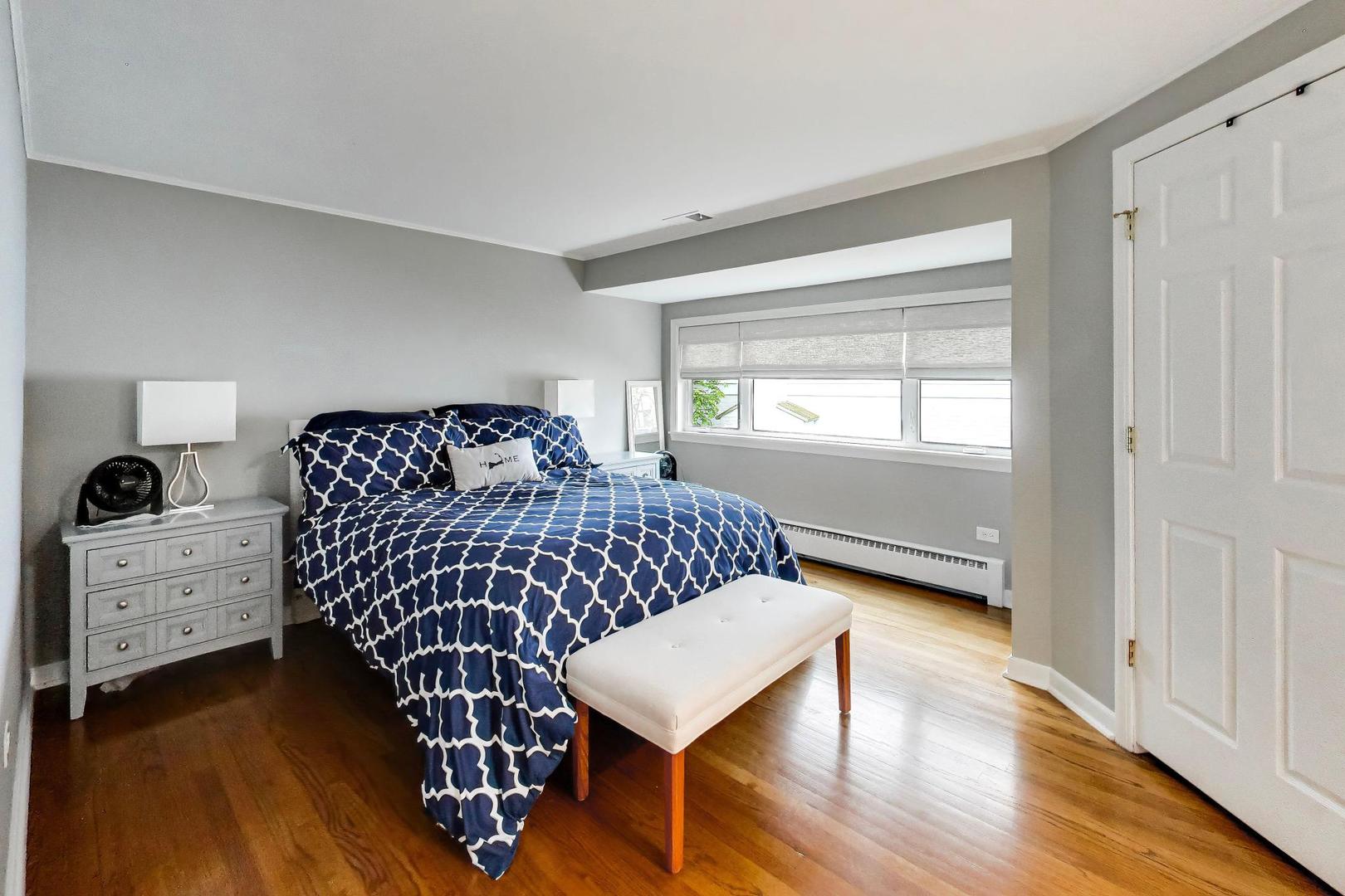 1311 E Woodford Place, Arlington Heights, IL 60004