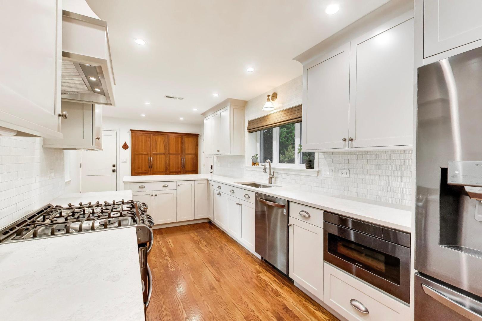 1311 E Woodford Place, Arlington Heights, IL 60004