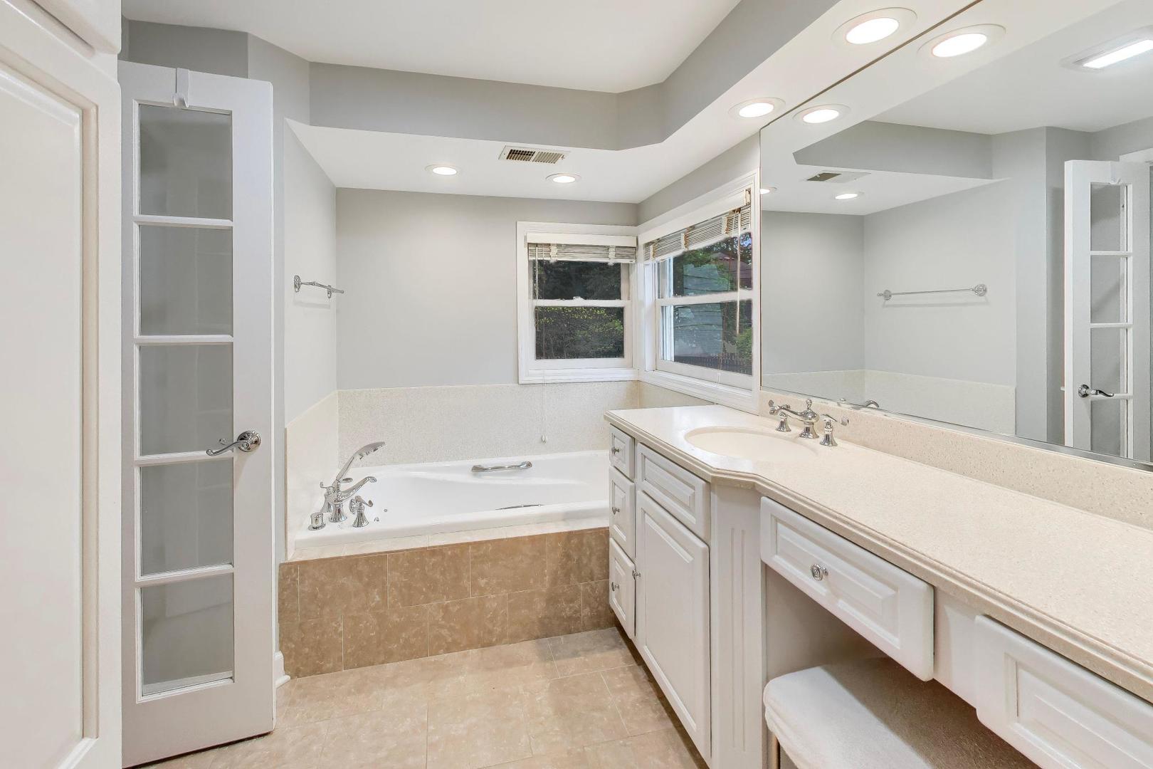 1311 E Woodford Place, Arlington Heights, IL 60004