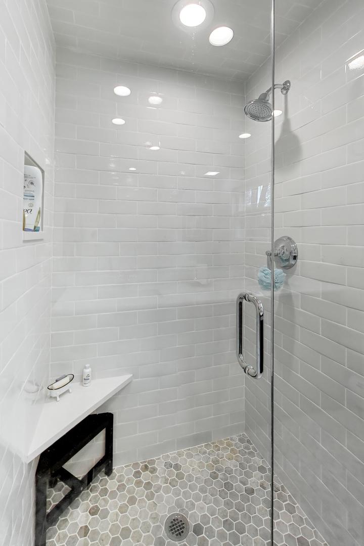1311 E Woodford Place, Arlington Heights, IL 60004