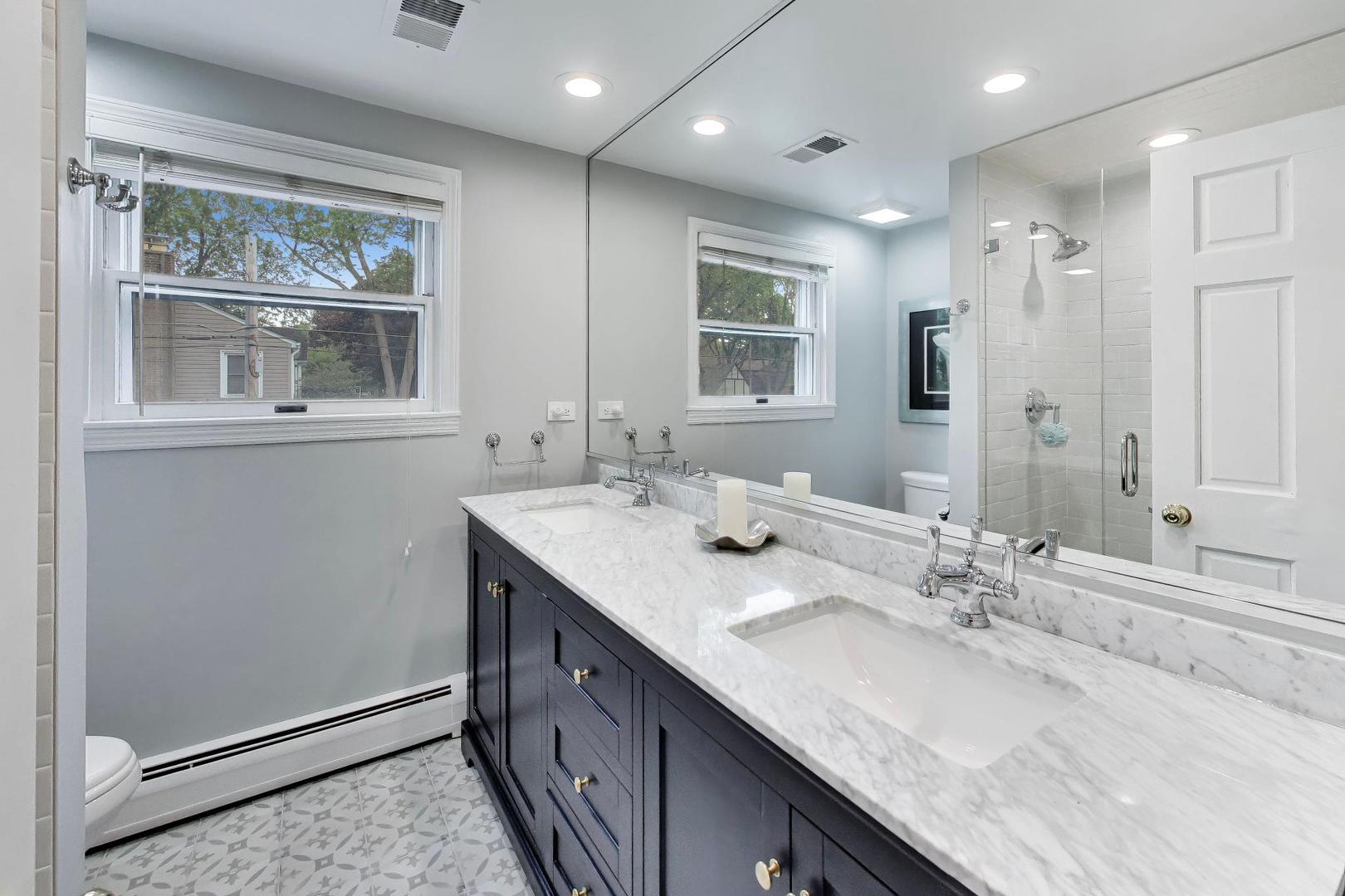 1311 E Woodford Place, Arlington Heights, IL 60004
