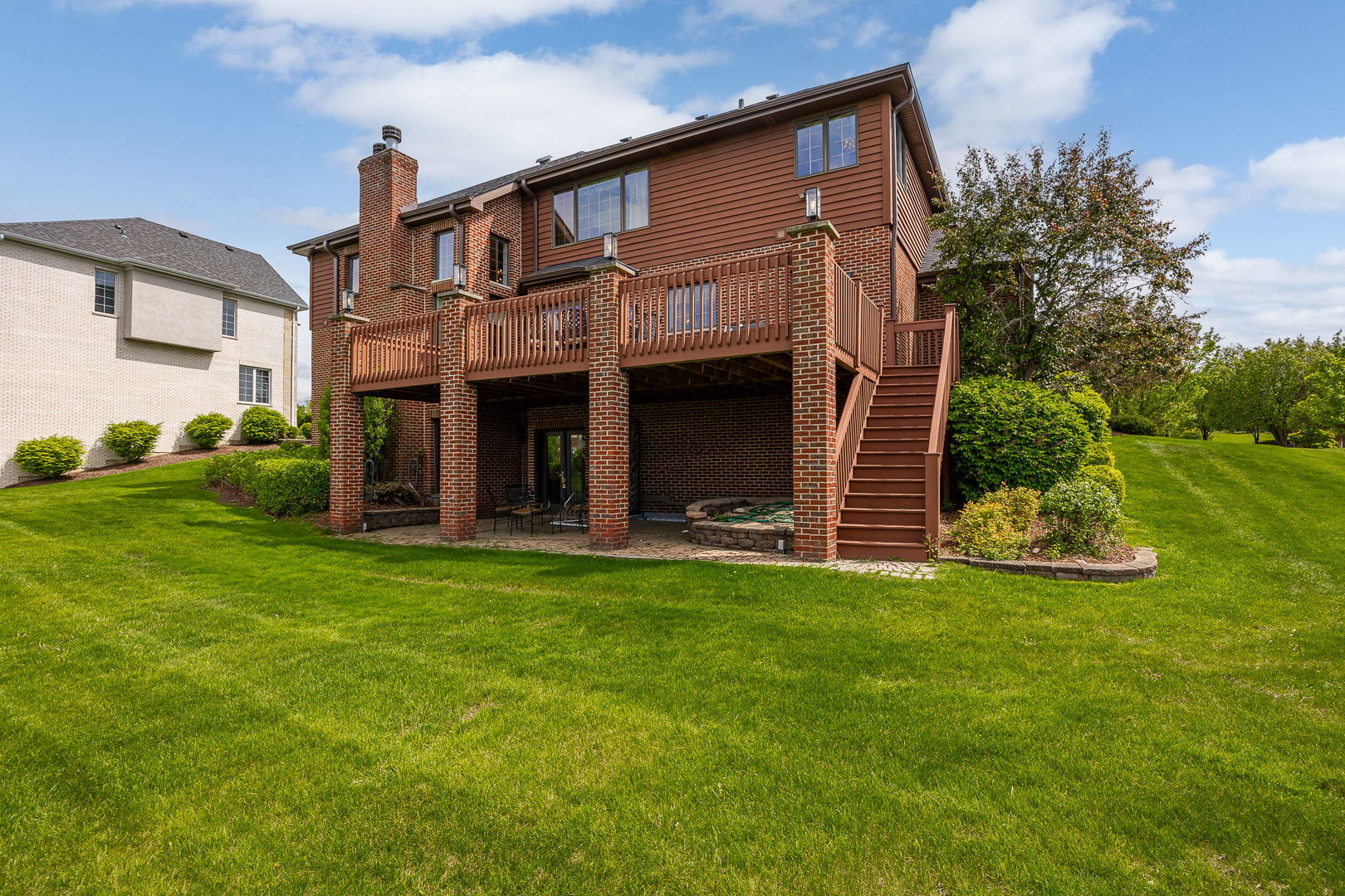 1045 Hilltop Drive, Lemont, IL 60439