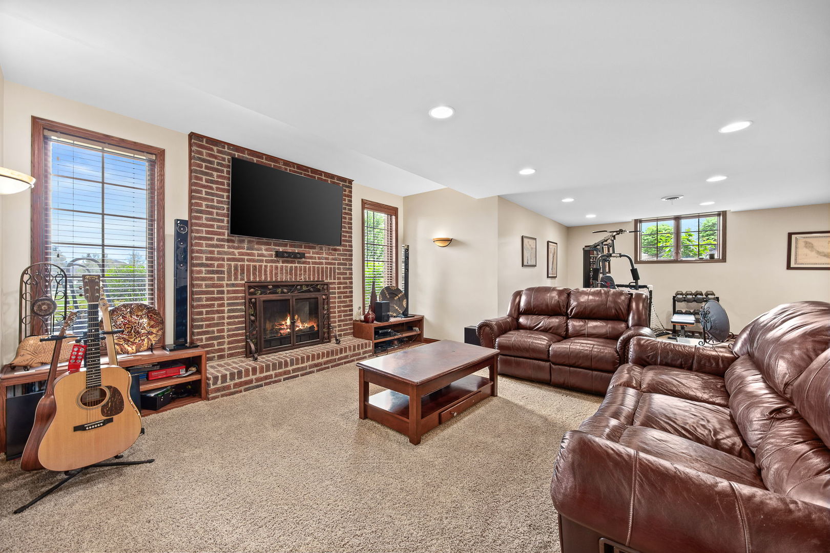 1045 Hilltop Drive, Lemont, IL 60439