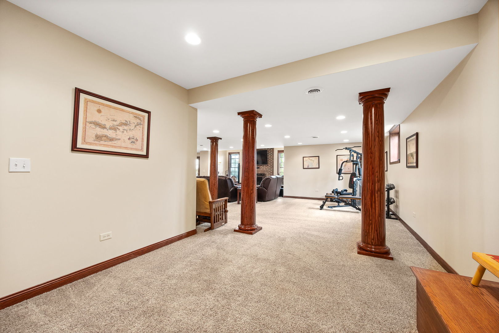 1045 Hilltop Drive, Lemont, IL 60439
