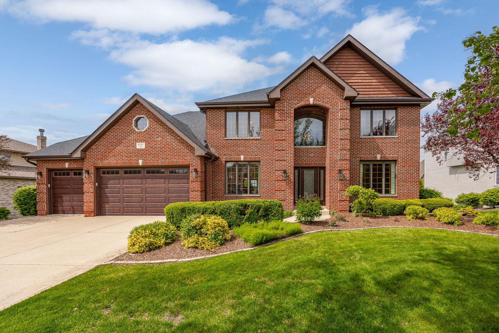 1045 Hilltop Drive, Lemont, IL 60439
