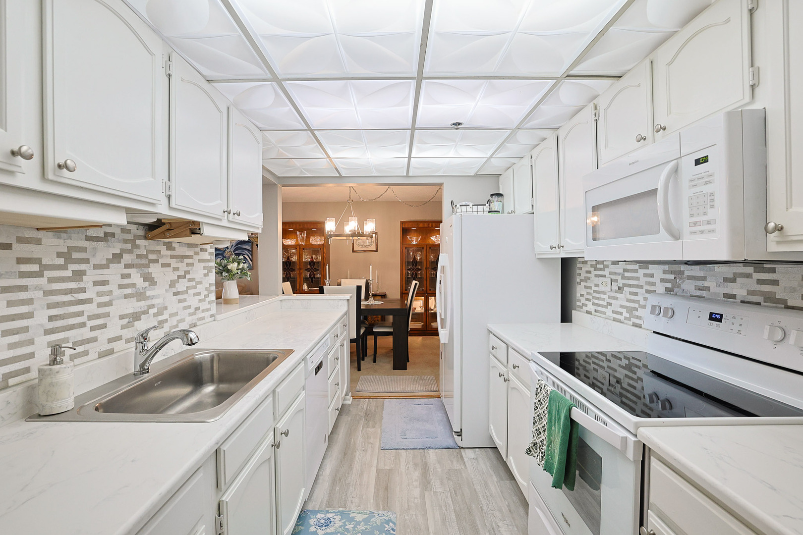 1 Bloomingdale Place #200, Bloomingdale, IL 60108