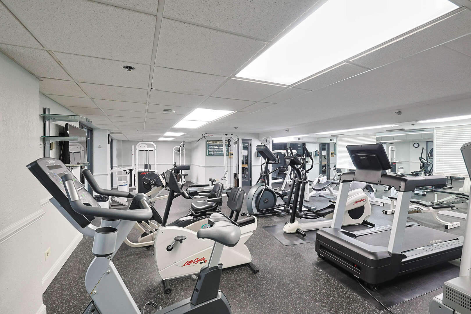 1 Bloomingdale Place #200, Bloomingdale, IL 60108