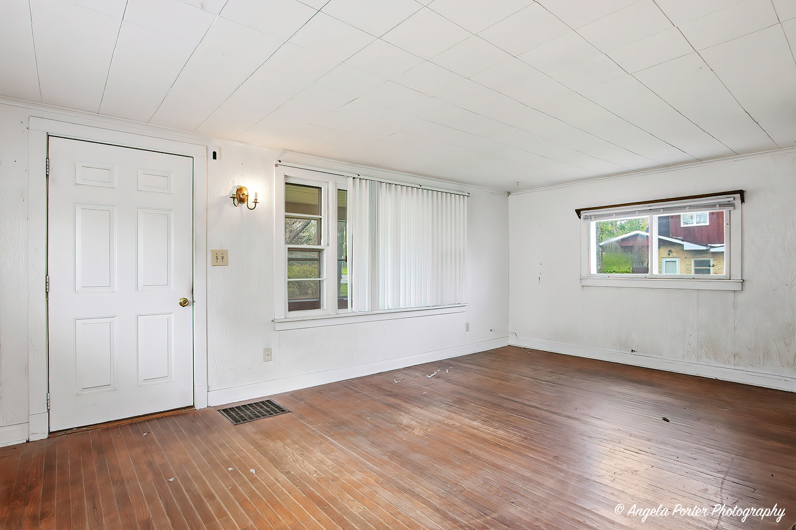 42169 N Lake Avenue, Antioch, IL 60002
