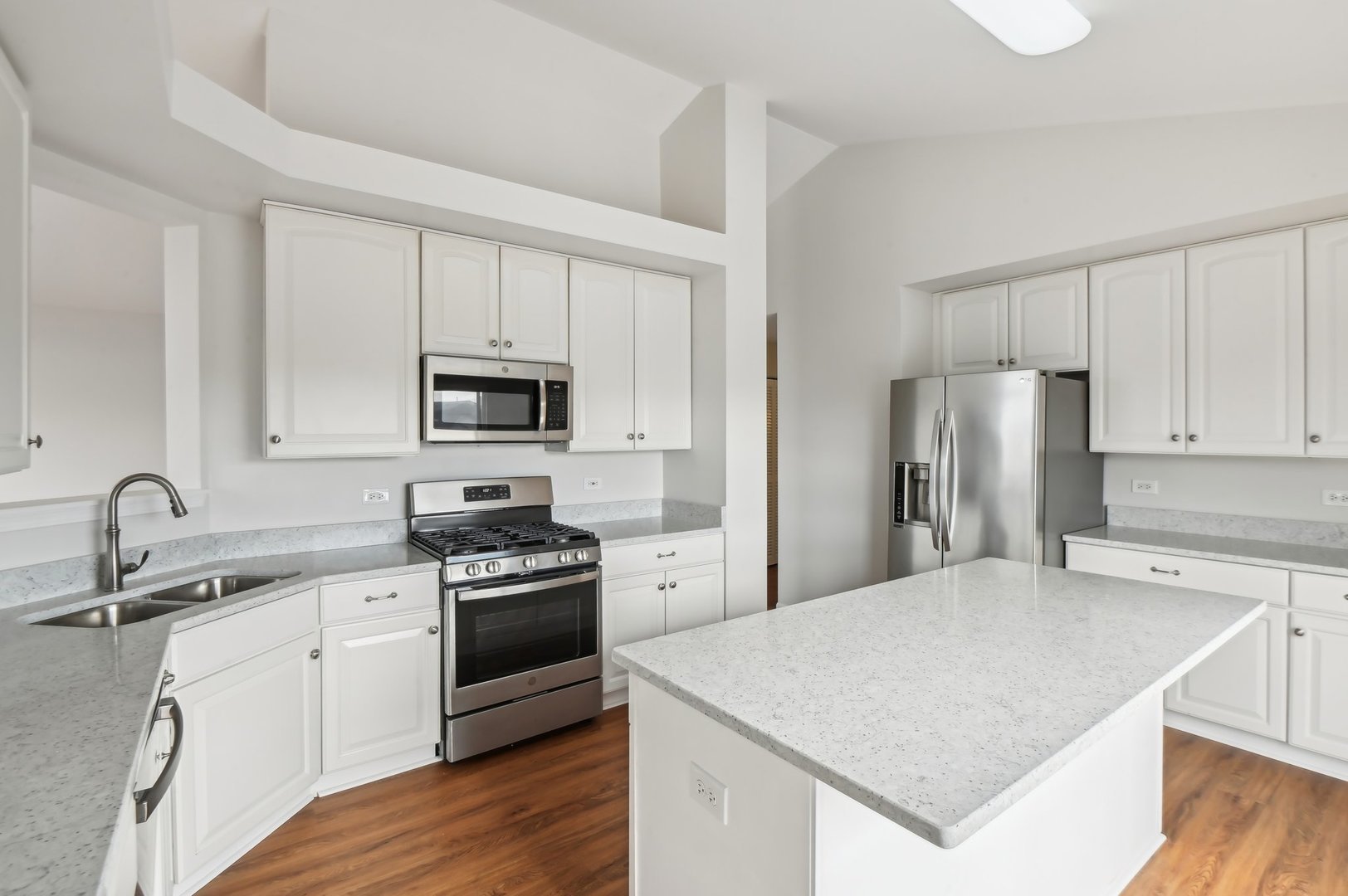 2333 Summerlin Drive #2333, Aurora, IL 60503