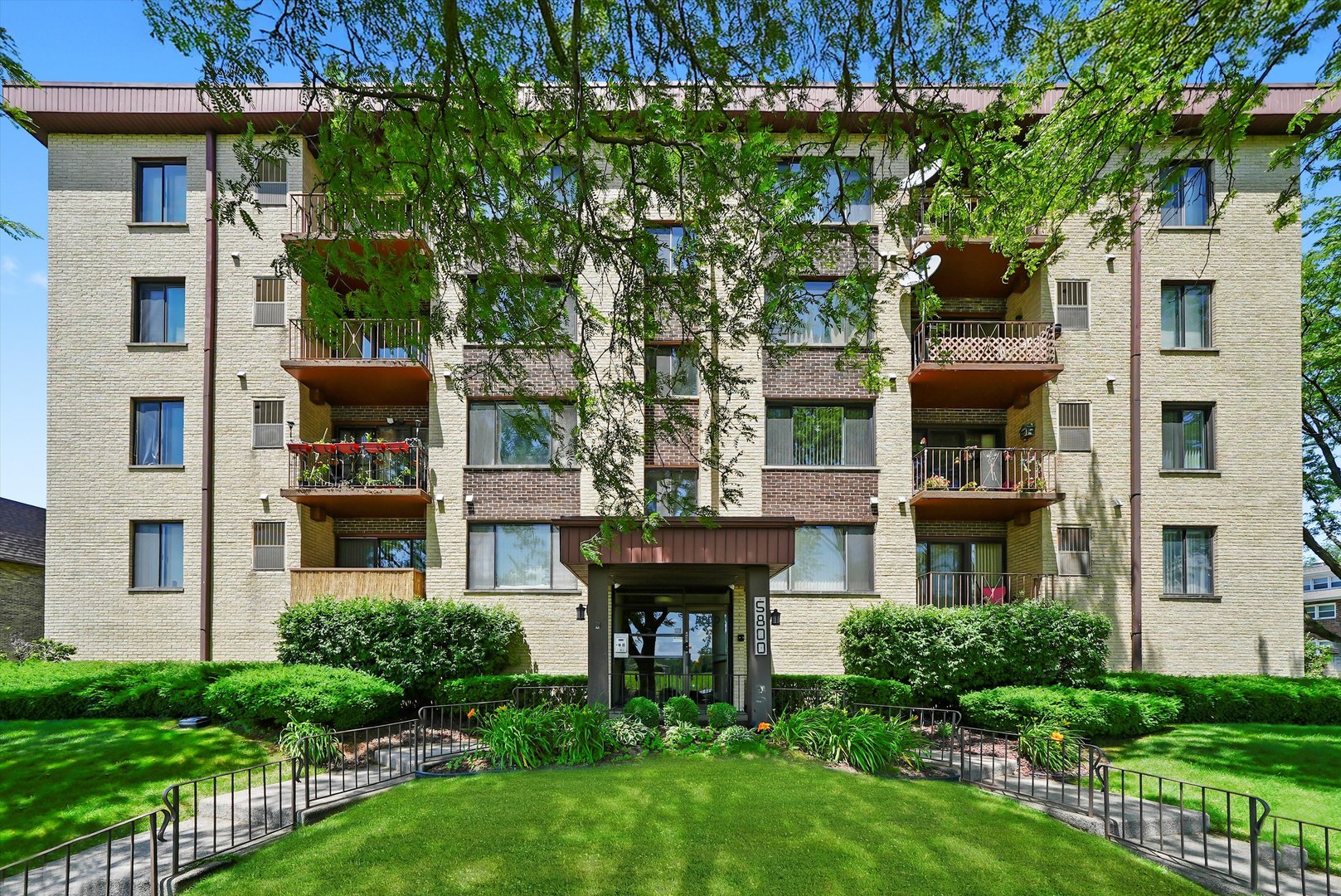 5800 W 105th Street #2C, Oak Lawn, IL 60453