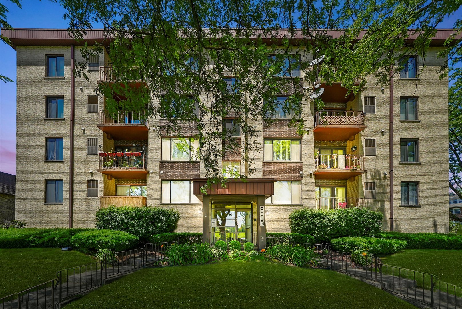 5800 W 105th Street #2C, Oak Lawn, IL 60453